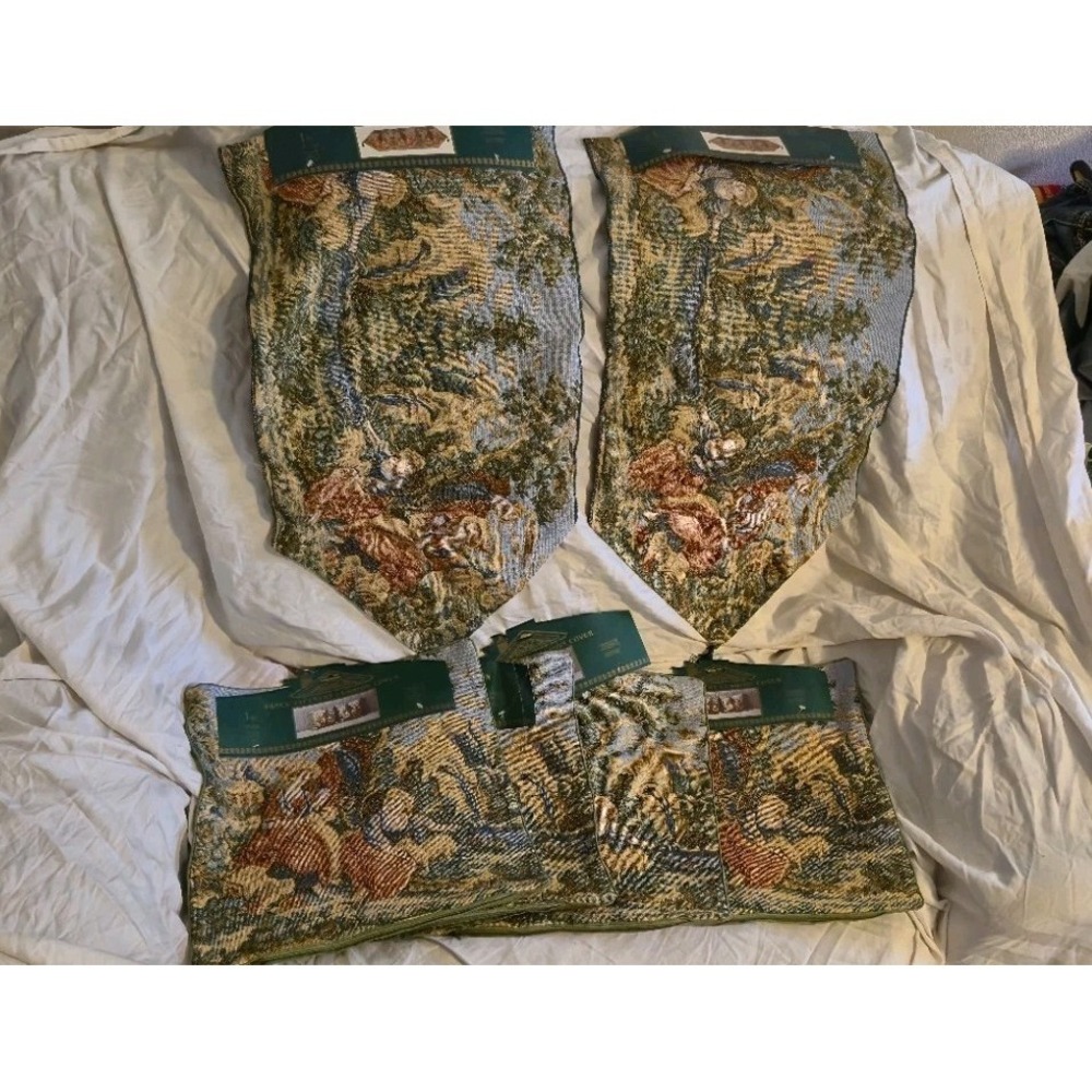 Charming Home Tapestry Set 2 Runners 4 Cushion Covers Countryside Scene NWT‎